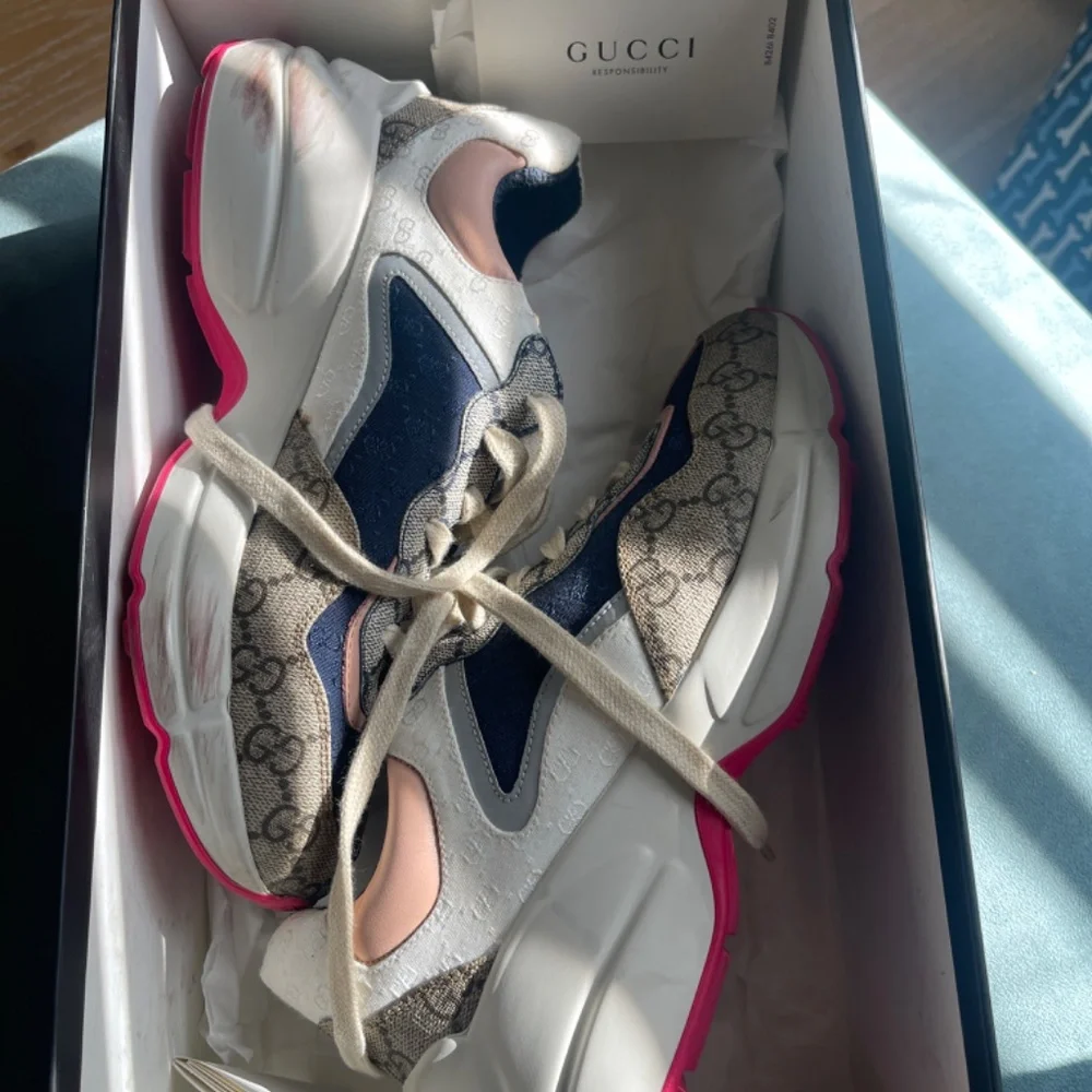 WOMEN'S GG RHYTON SNEAKER - Picture 4 of 6